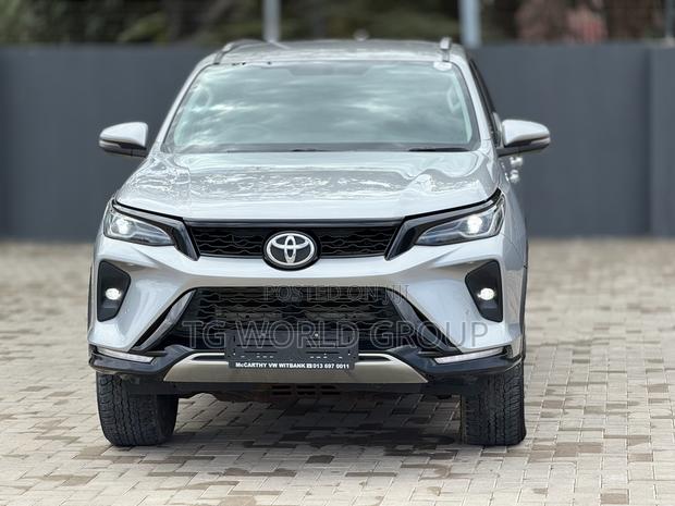 Toyota Fortuner 2.4 D AWD 2024 Silver