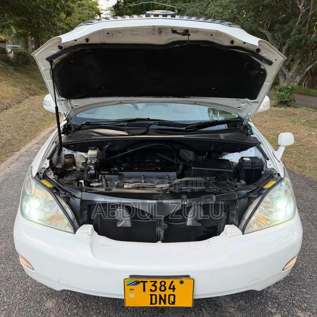Toyota Harrier 2005 White