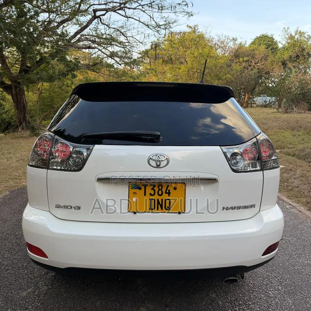 Toyota Harrier 2005 White