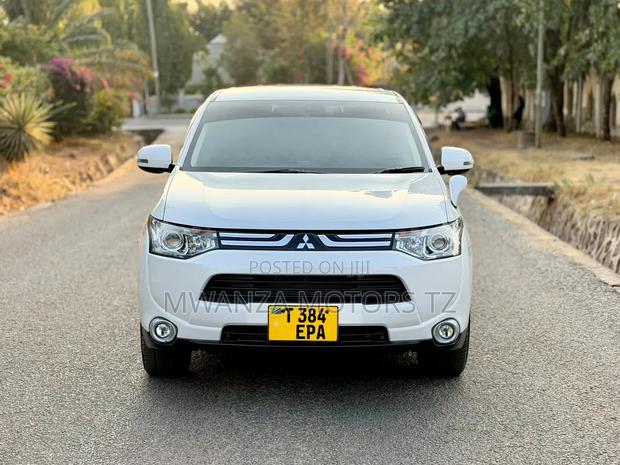 Mitsubishi Outlander 2013 White