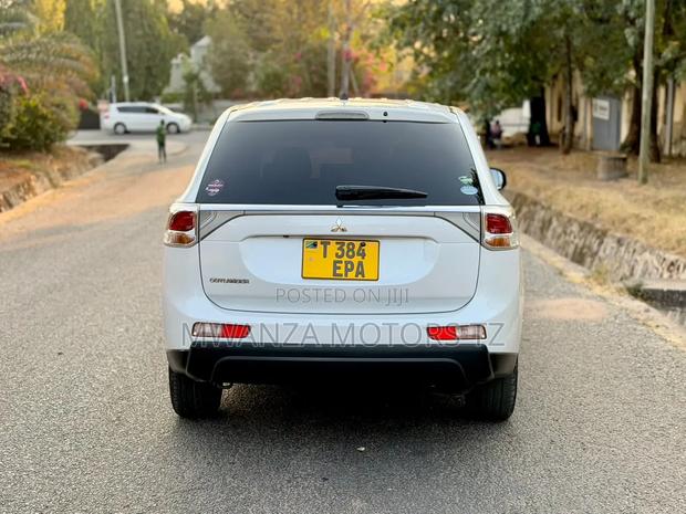Mitsubishi Outlander 2013 White