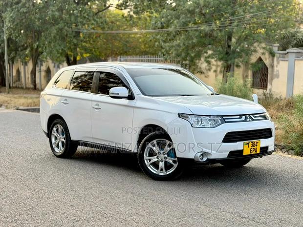 Mitsubishi Outlander 2013 White