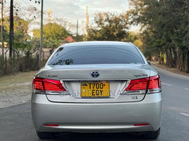 Toyota Crown 2015 Silver