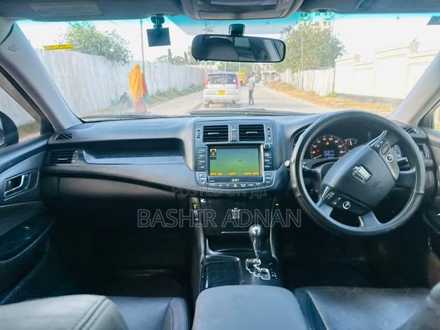 Toyota Crown 2010 Black