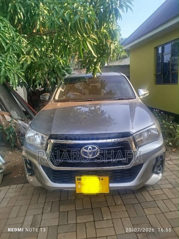 Toyota Hilux Revo Double Cab Deisel 2.8 AWD 2018 Gray