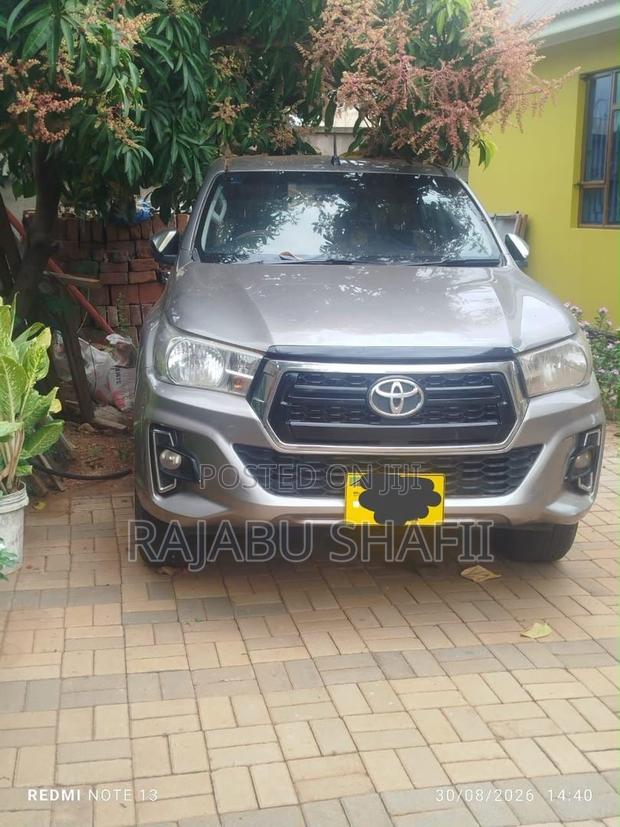 Toyota Hilux Revo Double Cab Deisel 2.8 AWD 2018 Gray