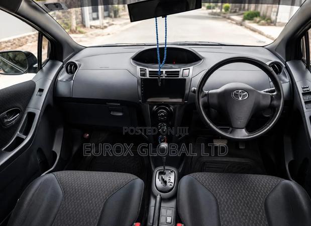 Toyota Vitz 2005 Silver
