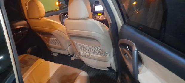 Toyota Vanguard 2012 Gold