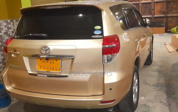 Toyota Vanguard 2012 Gold