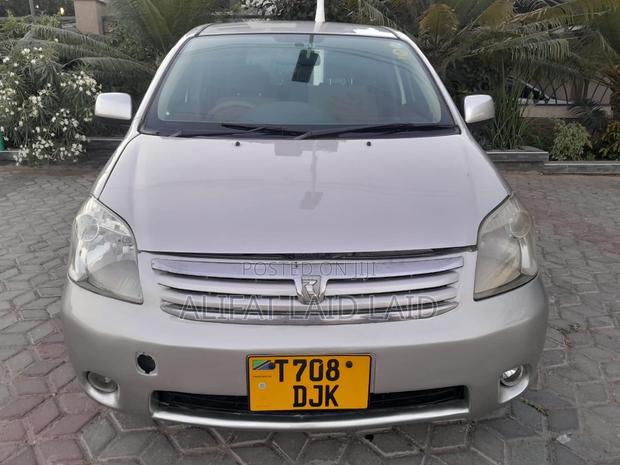 Toyota Raum 1.5 AWD 2004 Silver