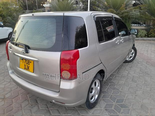 Toyota Raum 1.5 AWD 2004 Silver