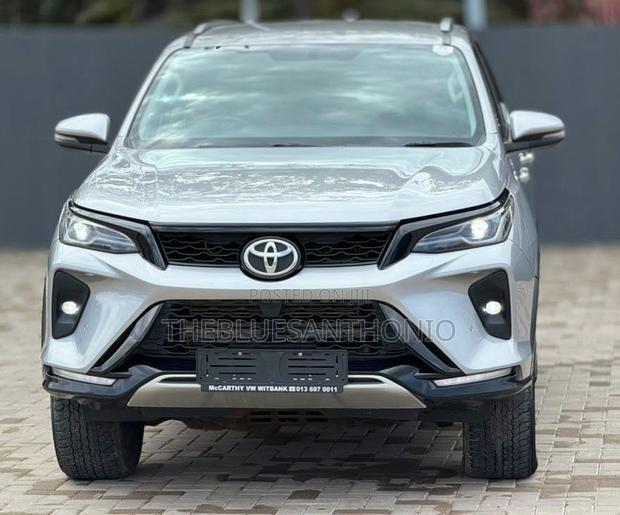 Toyota Fortuner 2024 Silver