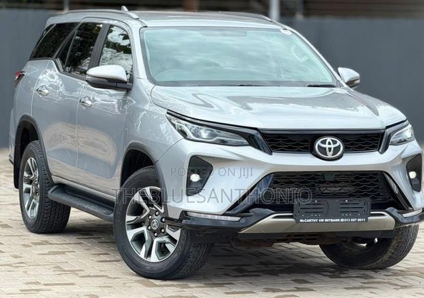 Toyota Fortuner 2024 Silver