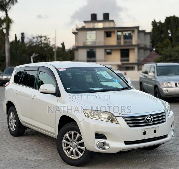 Toyota Vanguard 2008 White