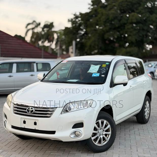 Toyota Vanguard 2008 White