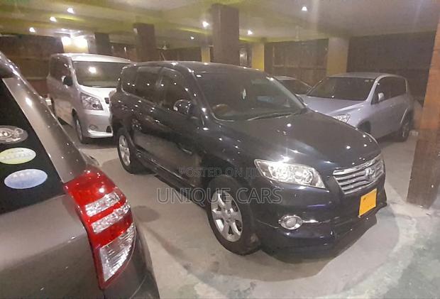 Toyota Vanguard 2011 Green