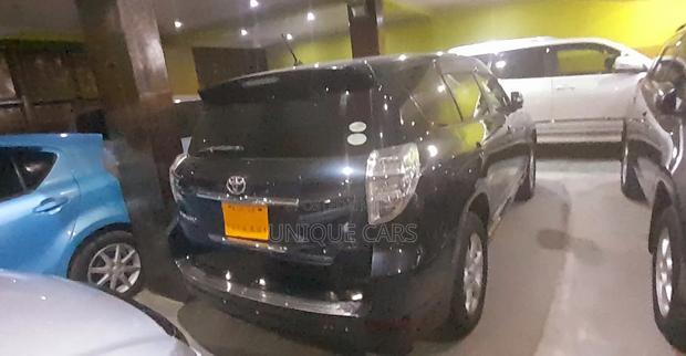 Toyota Vanguard 2011 Green