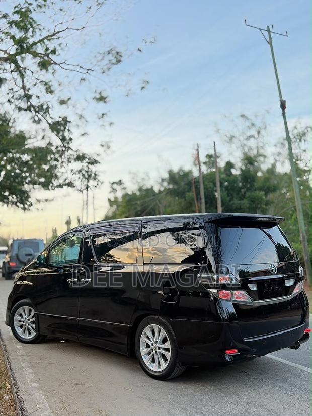Toyota Vellfire 2010 Purple