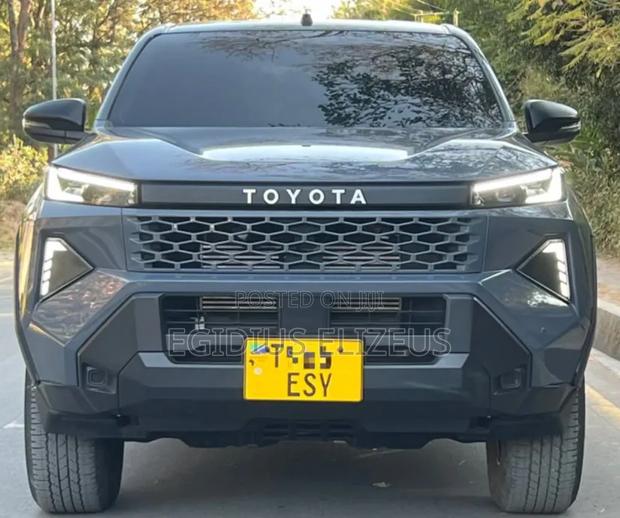 Toyota Hilux 2026 Gray