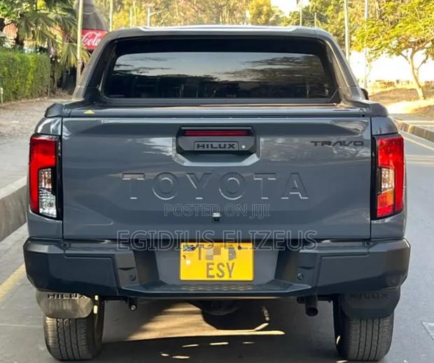 Toyota Hilux 2026 Gray
