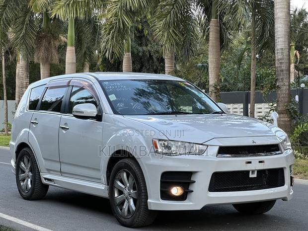 Mitsubishi Outlander 2010 White