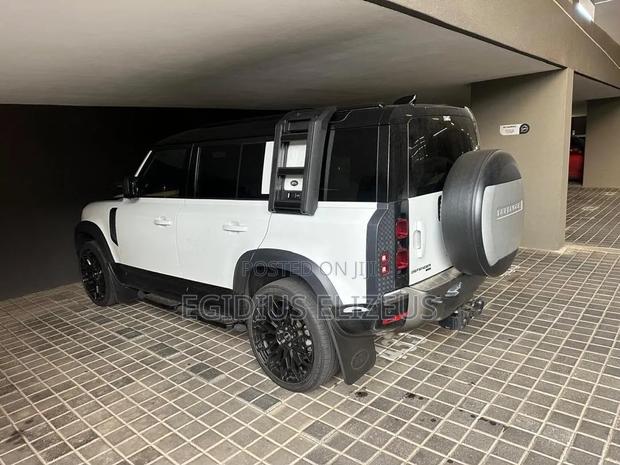 Land Rover Defender 2023 White