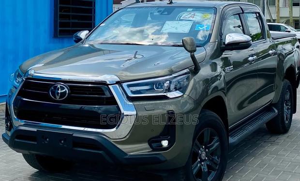 Toyota Hilux 2022 Beige
