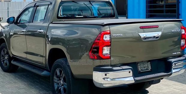 Toyota Hilux 2022 Beige