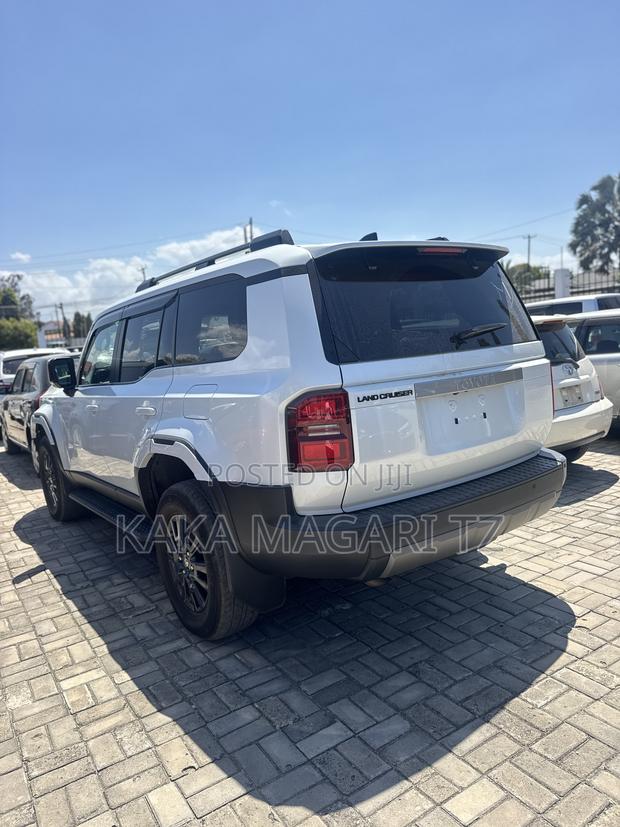 New Toyota Land Cruiser Prado 2025 Pearl