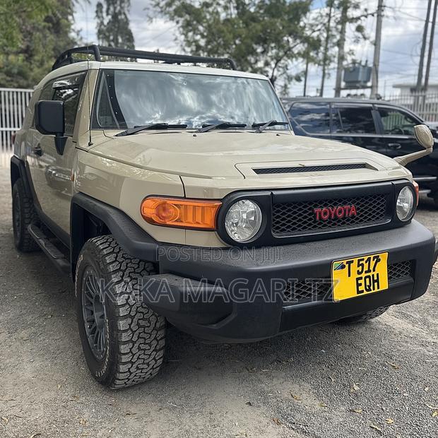 Toyota FJ Cruiser 2022 Beige