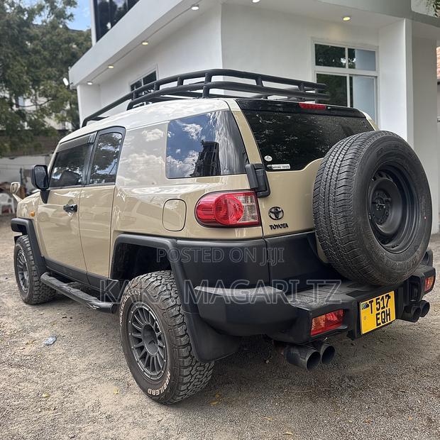 Toyota FJ Cruiser 2022 Beige