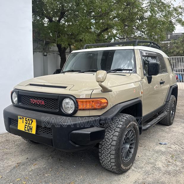 Toyota FJ Cruiser 2022 Beige