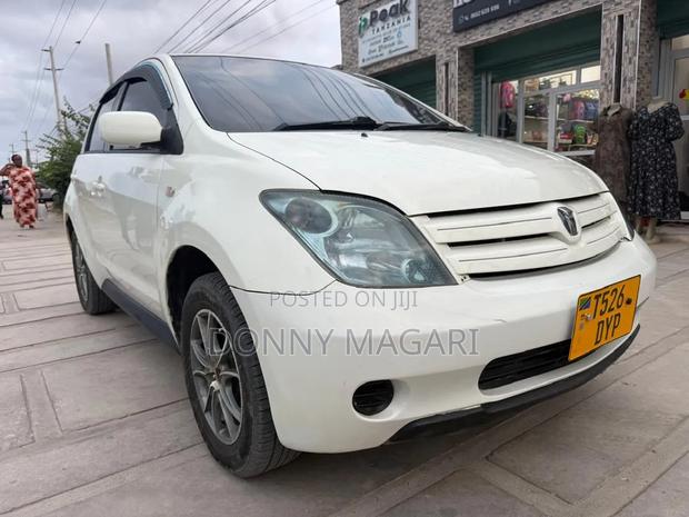 Toyota IST 2005 White