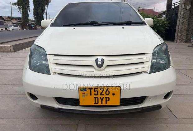 Toyota IST 2005 White