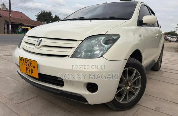 Toyota IST 2005 White