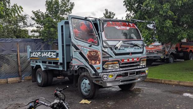 Mitsubishi Fuso 2009 Blue
