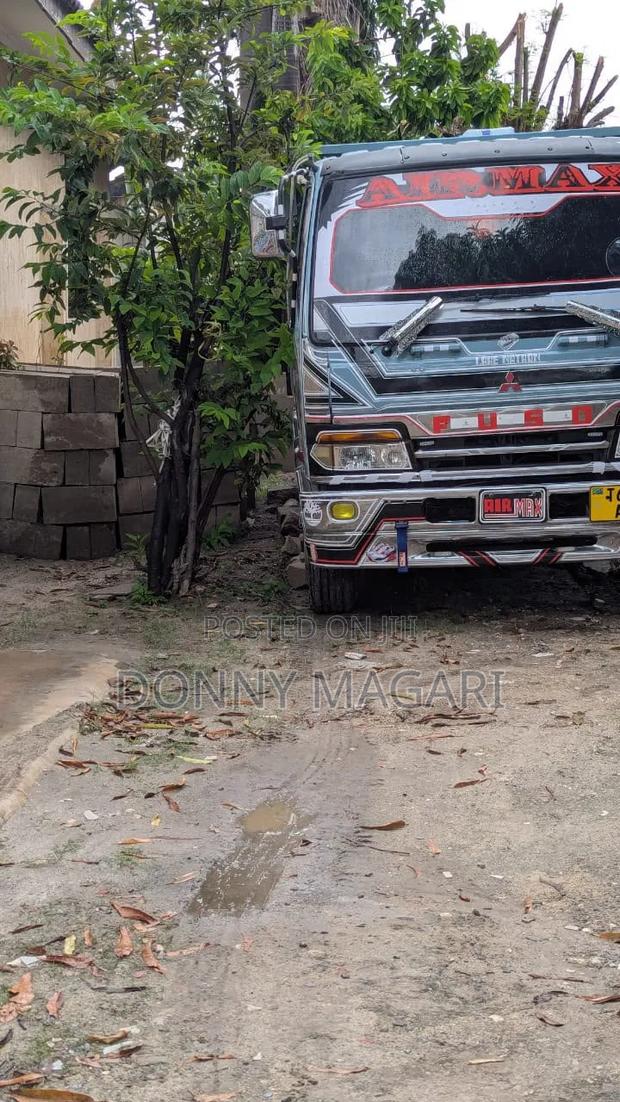 Mitsubishi Fuso 2009 Blue