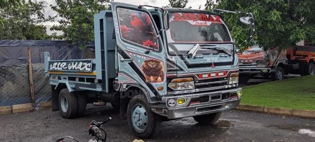 Mitsubishi Fuso 2009 Blue