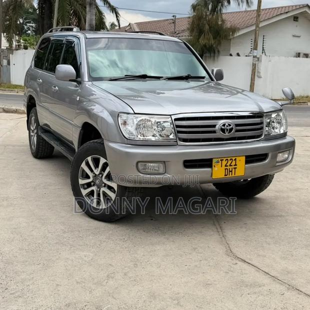 Toyota Land Cruiser 2005 Gray