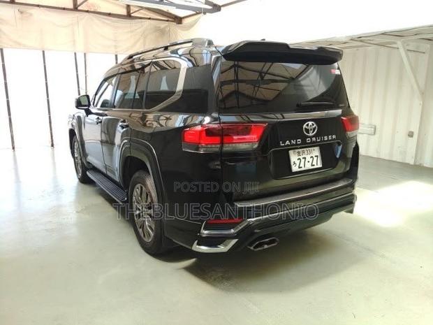 Toyota Land Cruiser 2023 Maroon