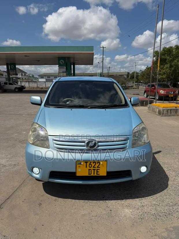 Toyota Raum 2004 Blue