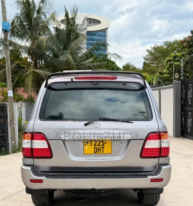 Toyota Land Cruiser 2001 Silver