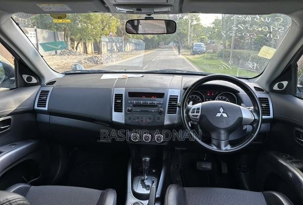 Mitsubishi Outlander 2011 Pearl