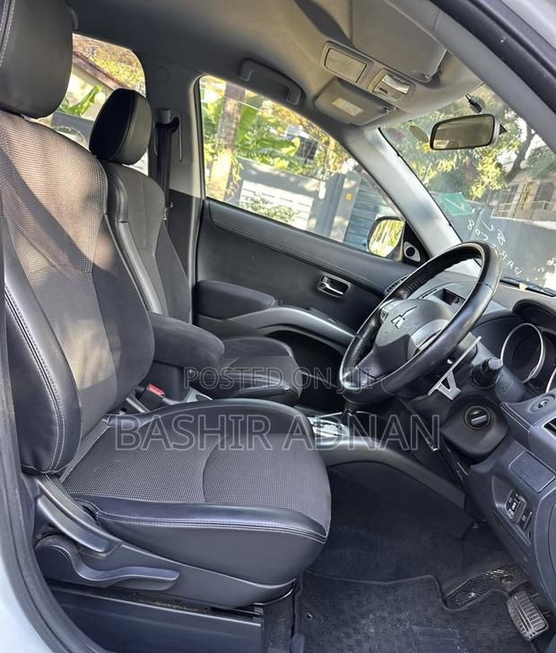 Mitsubishi Outlander 2011 Pearl