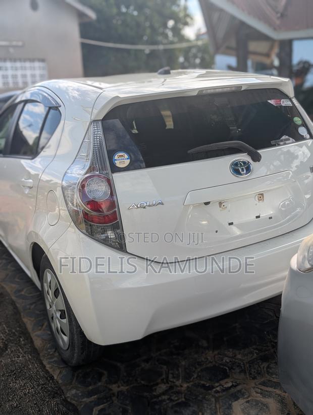 Toyota Aqua 2012 White