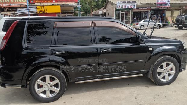 Nissan X-Trail 2.0 2007 Black