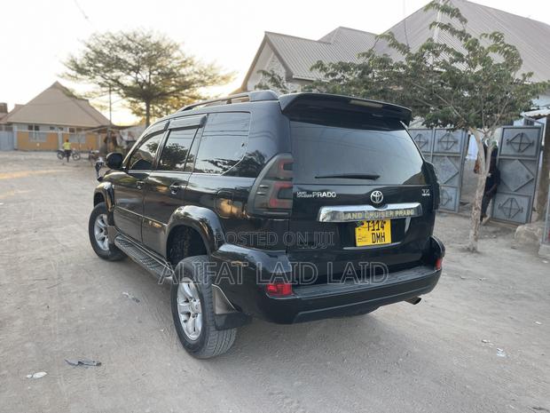 Toyota Land Cruiser 2005 Black