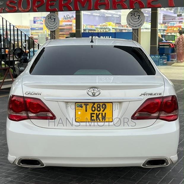 Toyota Crown 2009 White