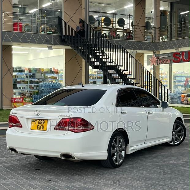 Toyota Crown 2009 White