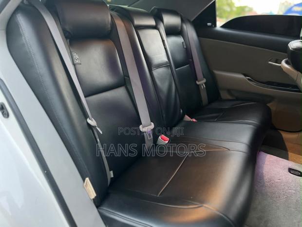 Toyota Crown 2009 White